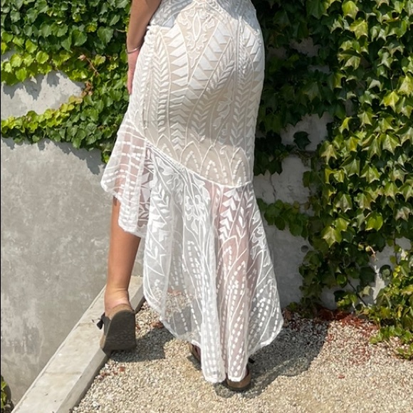 Like New off the shoulder, tan and white lace, high to low dress - Picture 3 of 5